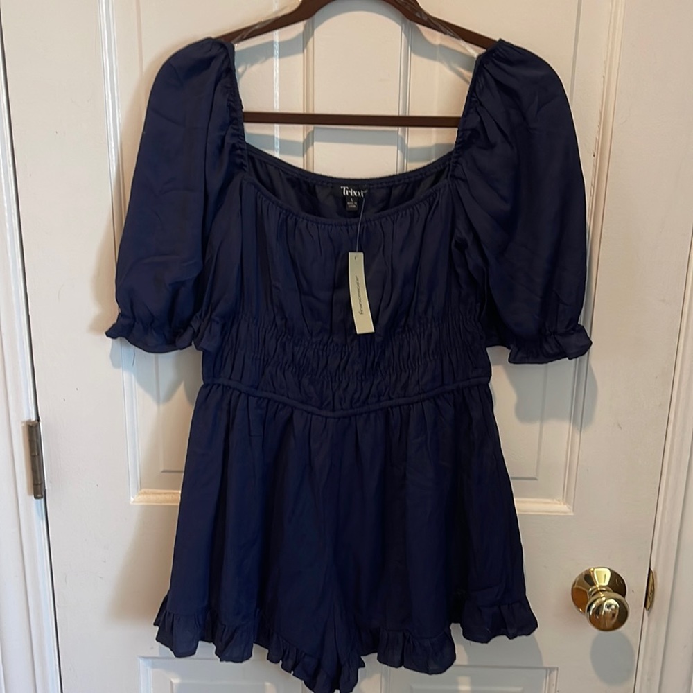 Adorable Francesca’s Navy blue short romper , never worn , size L